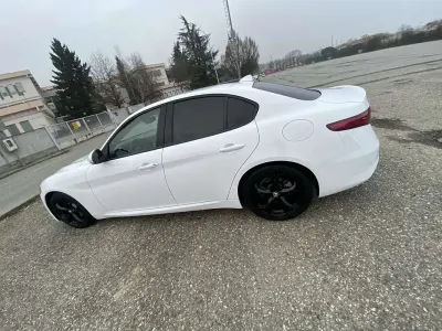 Usata Alfa Romeo Giulia Super 179 CV (131 kW) 2018 Berlina