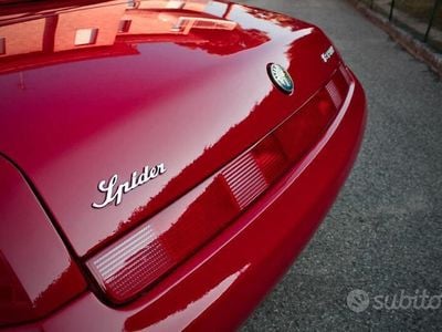Usata Alfa Romeo Spider 144 CV (105 kW) 2000 Rosso Cabrio