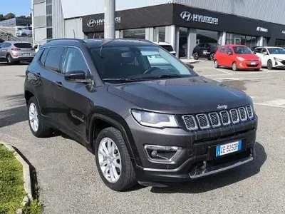 Käytetty Jeep Compass Limited 120 HP (88 kW) 2021 Harmaa Katumaasturi