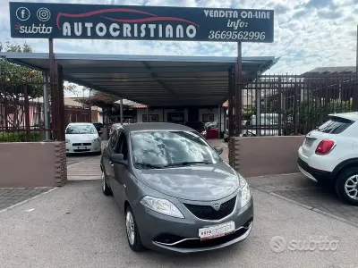 Usata Lancia Ypsilon 69 CV (50 kW) 2017 Grigio Utilitaria