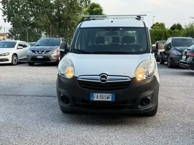 Begagnad Opel Combo 95 HK (69 kW) 2015 Vit Minibuss