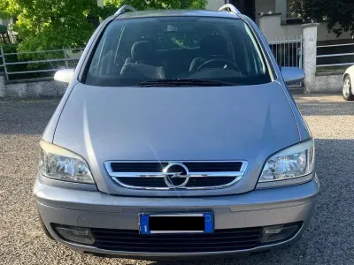 Usata Opel Zafira 97 CV (71 kW) 2005 Grigio Monovolume