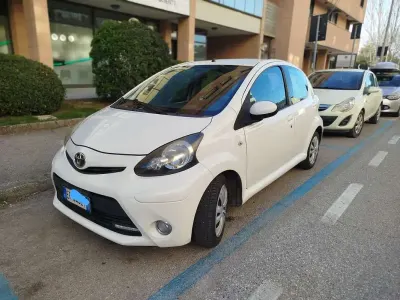 Usata Toyota Aygo Connect Style 68 CV (50 kW) 2013 Utilitaria