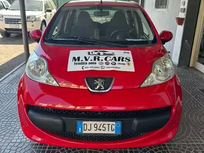 Usata Peugeot 107 68 CV (50 kW) 2007 Rosso Utilitaria