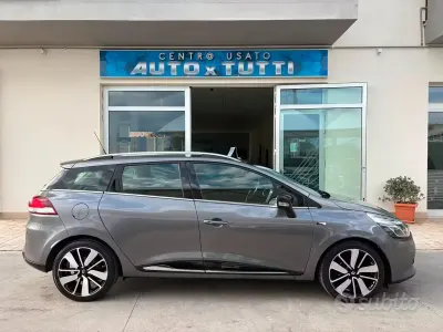 Usata Renault Clio GrandTour 90 CV (66 kW) 2016 Grigio Station wagon