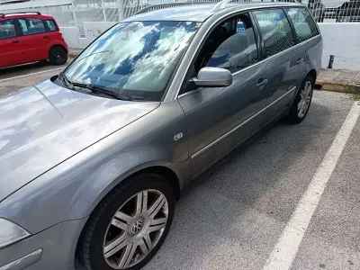 Usata VW Passat Highline 131 CV (96 kW) 2003 Grigio Station wagon