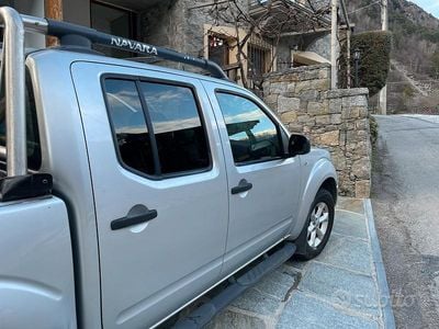 Usata Nissan Navara 174 CV (127 kW) 2005 Grigio Pick-up
