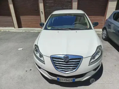 Usata Lancia Delta 120 CV (88 kW) 2013 Giallo Utilitaria