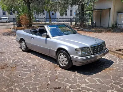 Usata Mercedes E200 136 CV (100 kW) 1994 Argento Cabrio