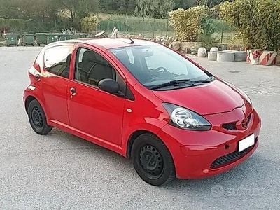 Begagnad Toyota Aygo 68 HK (50 kW) 2007 Röd Halvkombi