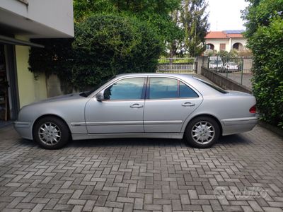 usata Mercedes E240 Elegante benzina/gpl