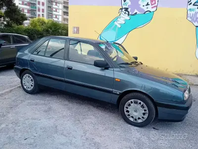 Usata Lancia Delta 75 CV (55 kW) 1994 Bluazzurro Utilitaria