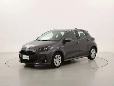 Begagnad Toyota Yaris Hybrid Business Edition 101 HK (74 kW) 2021 Grå Halvkombi