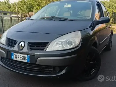 Usata Renault Scénic III 102 CV (75 kW) 2009 Grigio Monovolume