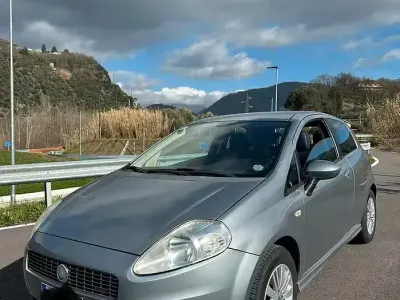 Usata Fiat Grande Punto 75 CV (55 kW) 2007 Grigio Utilitaria