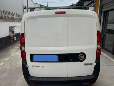 Begagnad Fiat Doblò Lounge 105 HK (77 kW) 2022 Vit Minibuss