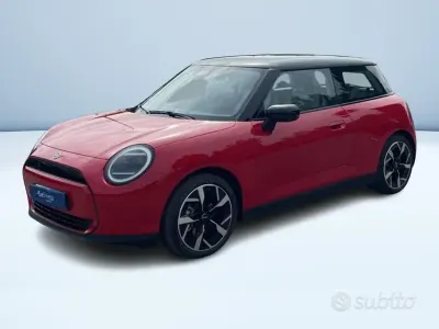 Nuova Mini Cooper Classic 55 kW (75 CV) 2025 Rosso Utilitaria