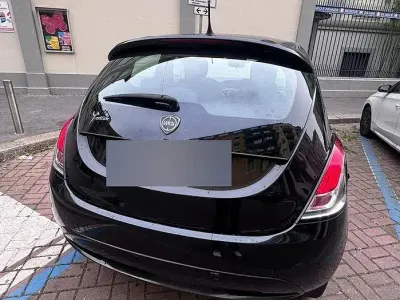 Usata Lancia Ypsilon 69 CV (50 kW) 2018 Blu Utilitaria