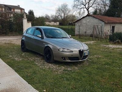 Usata Alfa Romeo 147 115 CV (84 kW) 2009 Grigio Utilitaria