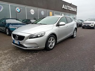 Usata Volvo V40 Business Edition 119 CV (87 kW) 2017 Argento Berlina