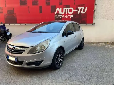 Usata Opel Corsa Cosmo 75 CV (55 kW) 2010 Argento Utilitaria