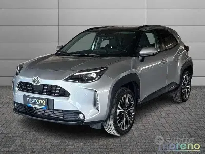 Begagnad Toyota Yaris Cross Lounge 130 HK (95 kW) 2024 Grå SUV