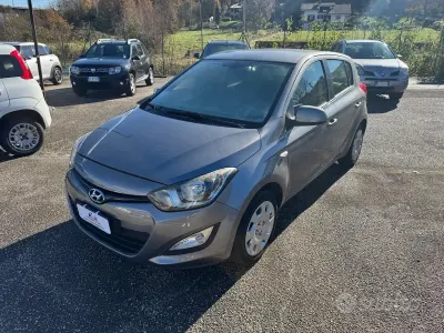 Usata Hyundai i20 Edition 75 CV (55 kW) 2013 Grigio Utilitaria