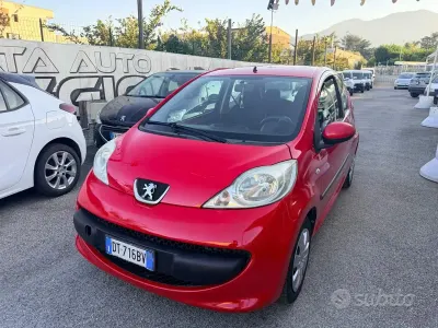 Usata Peugeot 107 68 CV (50 kW) 2009 Rosso Utilitaria