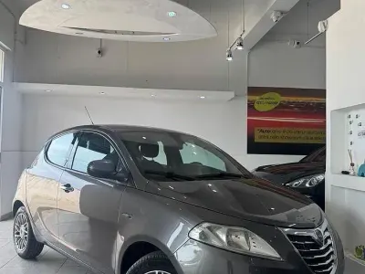Usata Lancia Ypsilon Gold 69 CV (50 kW) 2012 Grigio Utilitaria