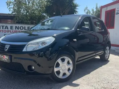 Usata Dacia Sandero Lauréate 75 CV (55 kW) 2010 Nero Berlina