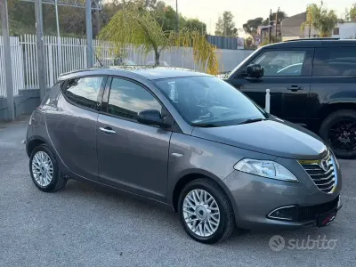 Usata Lancia Ypsilon Gold 95 CV (69 kW) 2015 Grigio Utilitaria