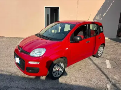 Usata Fiat Panda Easy 69 CV (50 kW) 2015 Rosso Utilitaria
