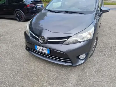 Usata Toyota Verso 132 CV (97 kW) 2015 Grigio Monovolume