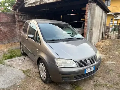 Käytetty Fiat Idea 80 HP (58 kW) 2009 Harmaa Tila-auto
