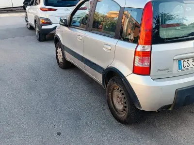 Usado Fiat Panda 4x4 Climbing 60 HP (44 kW) 2005 Cinzento Citadino