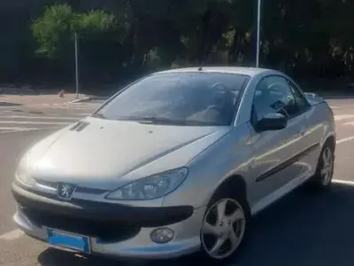 Usata Peugeot 206 CC 109 CV (80 kW) 2002 Grigio Cabrio