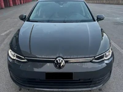 Usata VW Golf VIII Life 116 CV (85 kW) 2022 Grigio Berlina