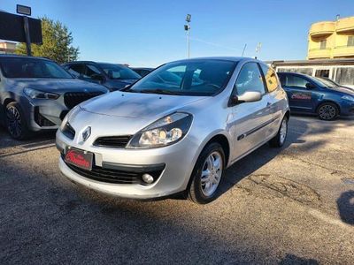 Grigio Usata 2006 Renault Clio II Initiale Utilitaria | 2990 € (Buon prezzo)