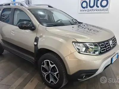 Usata Dacia Duster Anniversary 101 CV (74 kW) 2020 Giallo SUV