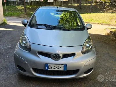 Usata Toyota Aygo Sol 68 CV (50 kW) 2009 Grigio Utilitaria