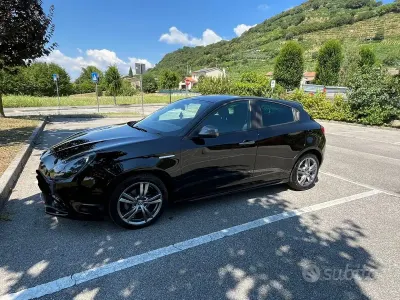 Usata Alfa Romeo Giulietta Business 120 CV (88 kW) 2017 Nero Utilitaria