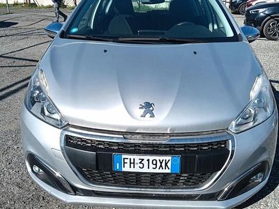 Usata Peugeot 208 Allure 81 CV (59 kW) 2017 Argento Utilitaria