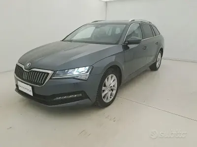 Usado Skoda Superb Executive 150 CV (110 kW) 2020 Gris Familiar