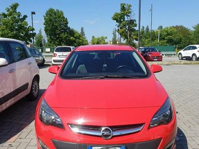Usata Opel Astra 140 CV (102 kW) 2014 Rosso Berlina