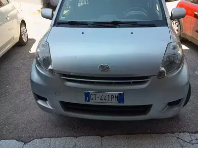 Usata Daihatsu Sirion 102 CV (75 kW) 2009 Grigio Utilitaria