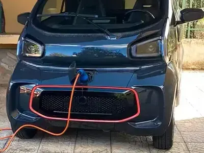 Usata XEV Yoyo 7 kW (10 CV) 2023 Nero Utilitaria