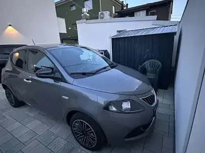 Usata Lancia Ypsilon Silver 69 CV (50 kW) 2023 Utilitaria