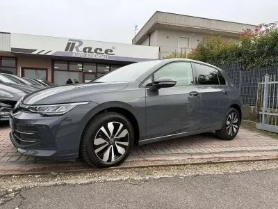 Usado VW Golf VIII 116 HP (85 kW) 2025 Cinzento Sedan
