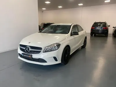 Usata Mercedes A180 Premium 108 CV (79 kW) 2016 Bianco Utilitaria