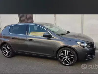 Usata Peugeot 308 120 CV (88 kW) 2017 Nero Berlina